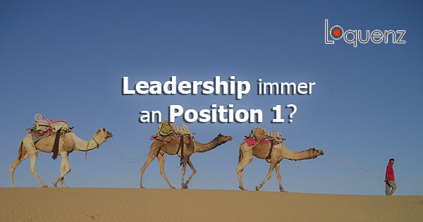 Leadership immer an Position 1 - Beitragsbild mit Kamelen in der Wüste